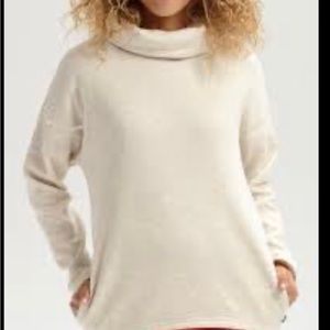 Gentle worn women’s Burton Ellmore pullover! Coke neck, sooooo cute!
